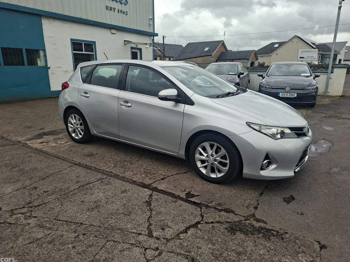 Toyota Auris Hatchback, Diesel, 2014, Silver