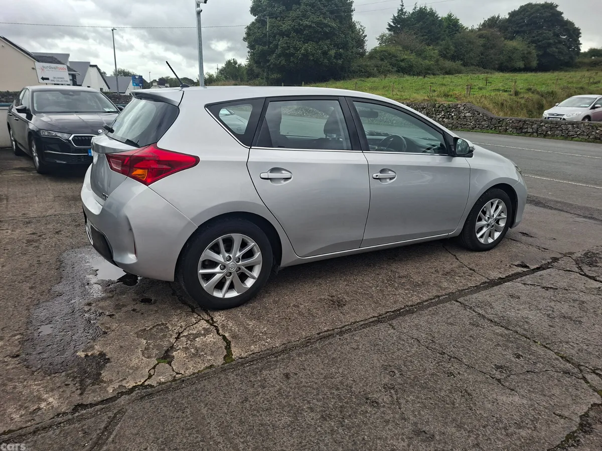 Toyota Auris Hatchback, Diesel, 2014, Silver