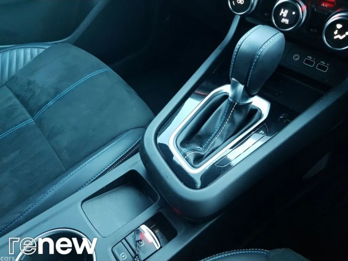 Renault Arkana Hatchback, Petrol, 2025, White