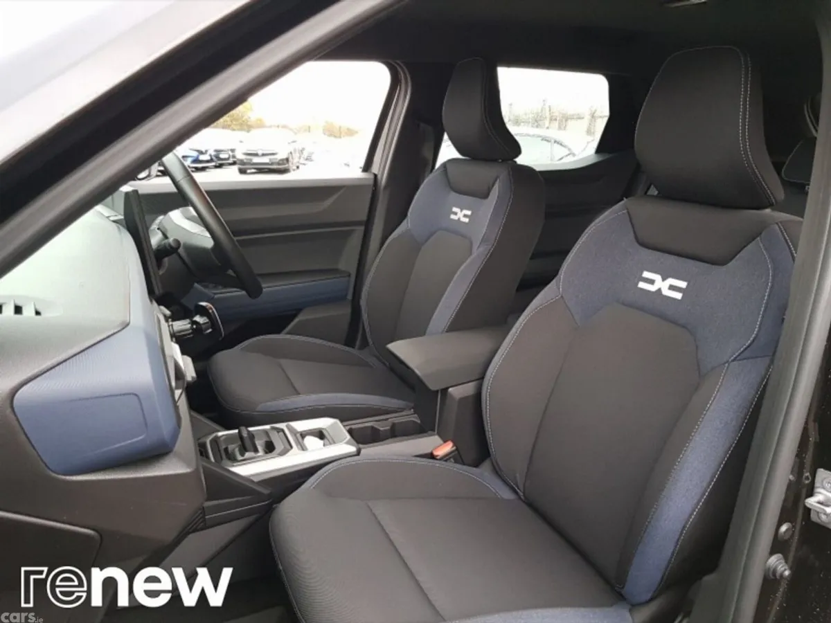 Dacia Duster SUV, Petrol Hybrid, 2025, Black