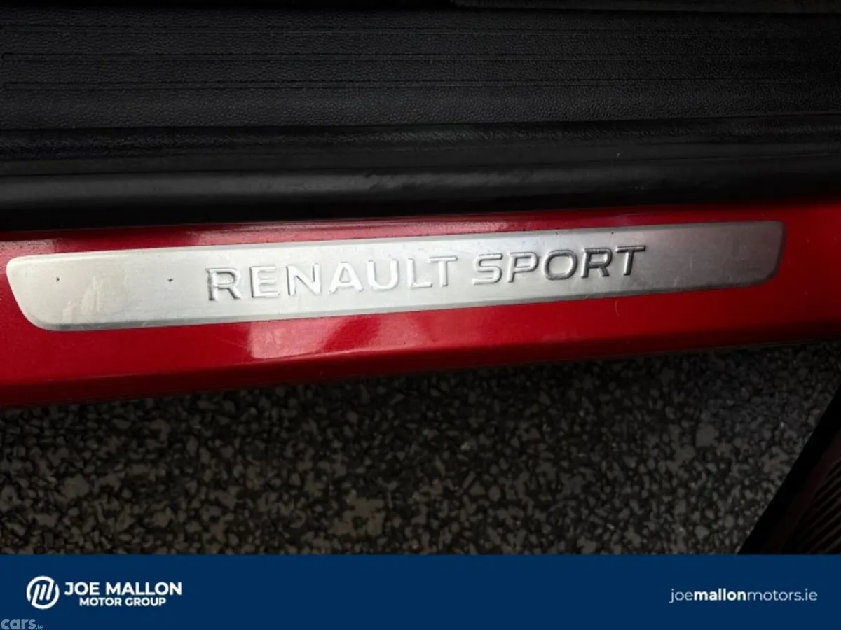 Renault Captur Hatchback, Petrol, 2023, Red