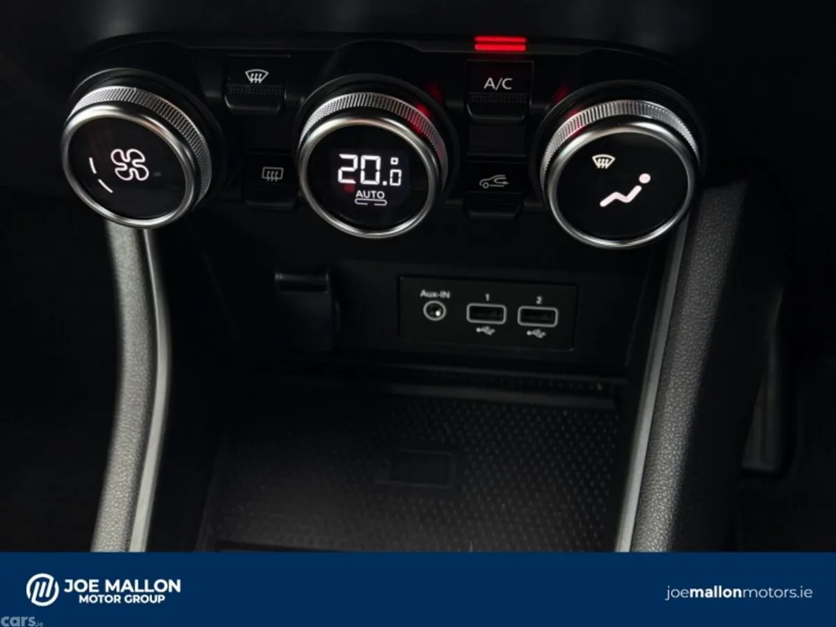 Renault Captur Hatchback, Petrol, 2023, Red