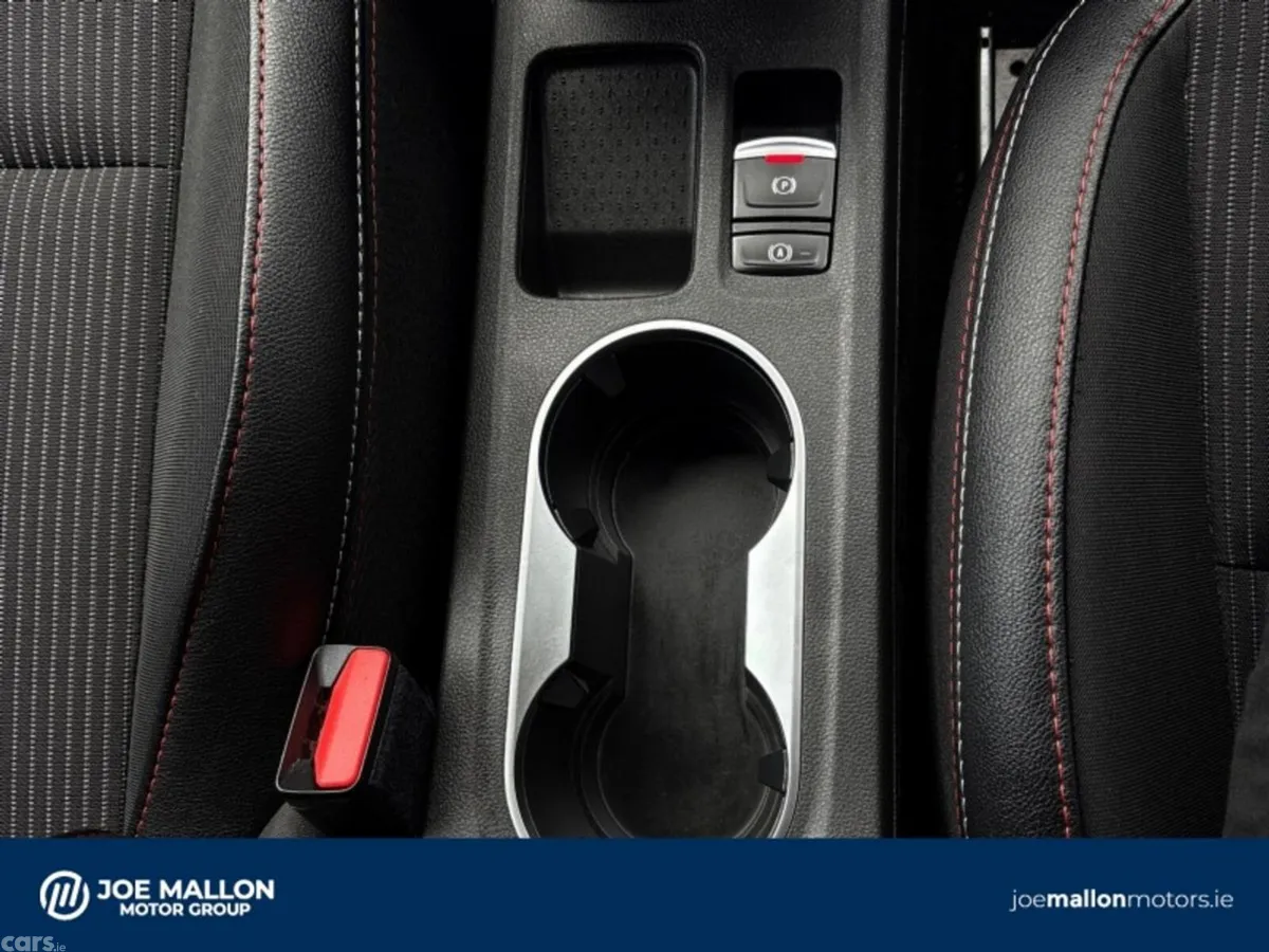 Renault Captur Hatchback, Petrol, 2023, Red