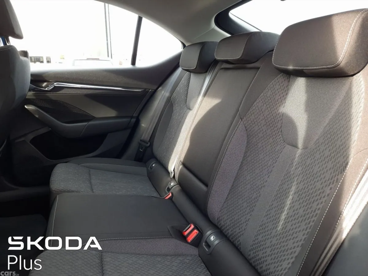 Skoda Octavia Saloon, Diesel, 2024, Blue