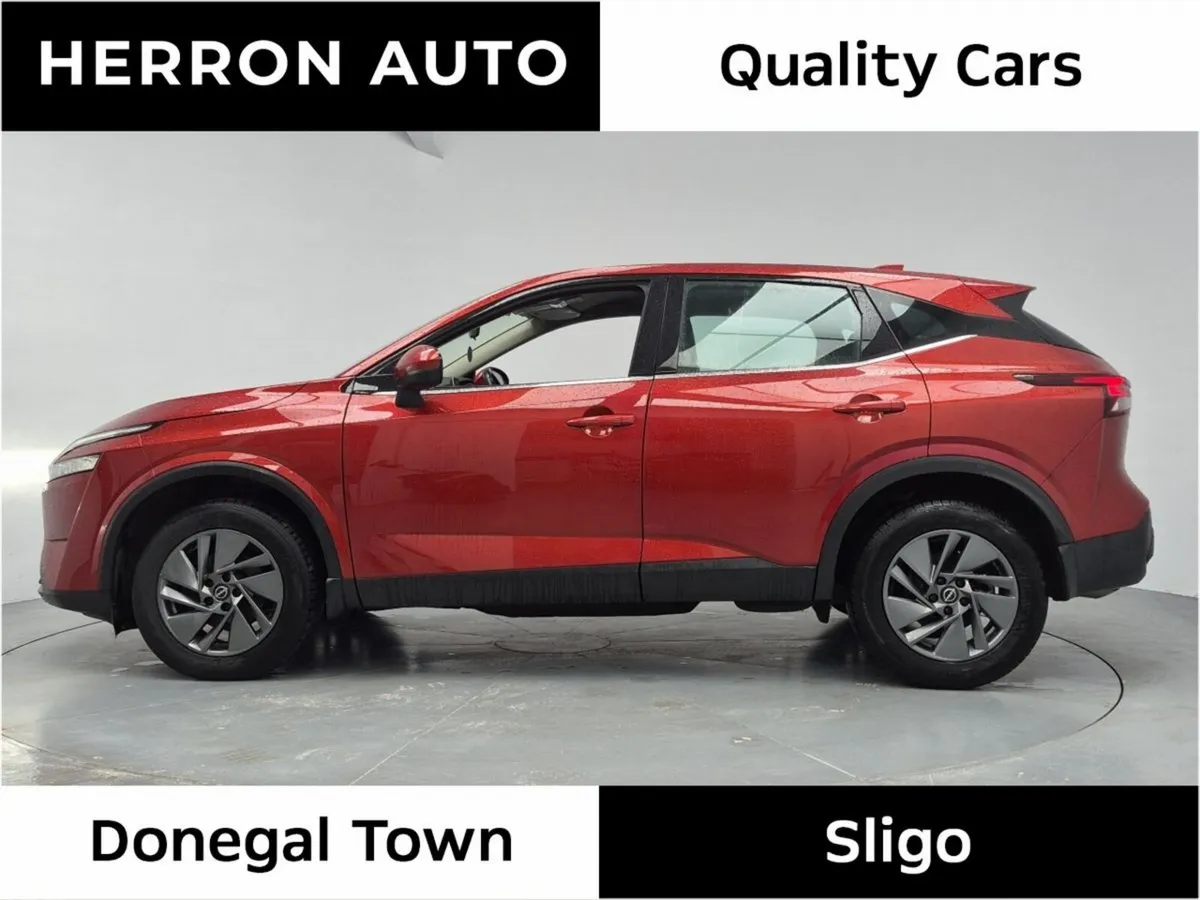 Nissan Qashqai MPV, Petrol, 2023, Red