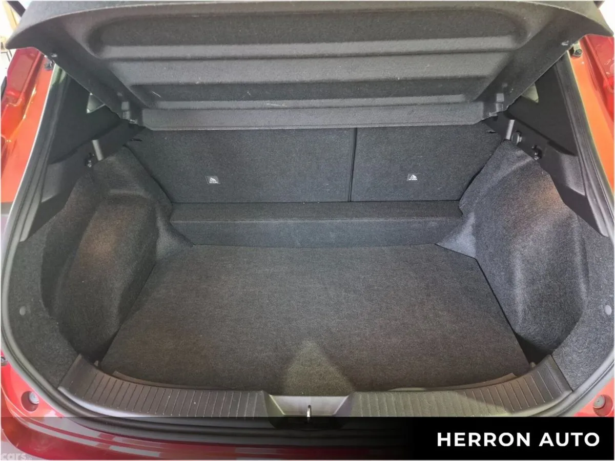 Nissan Qashqai MPV, Petrol, 2023, Red