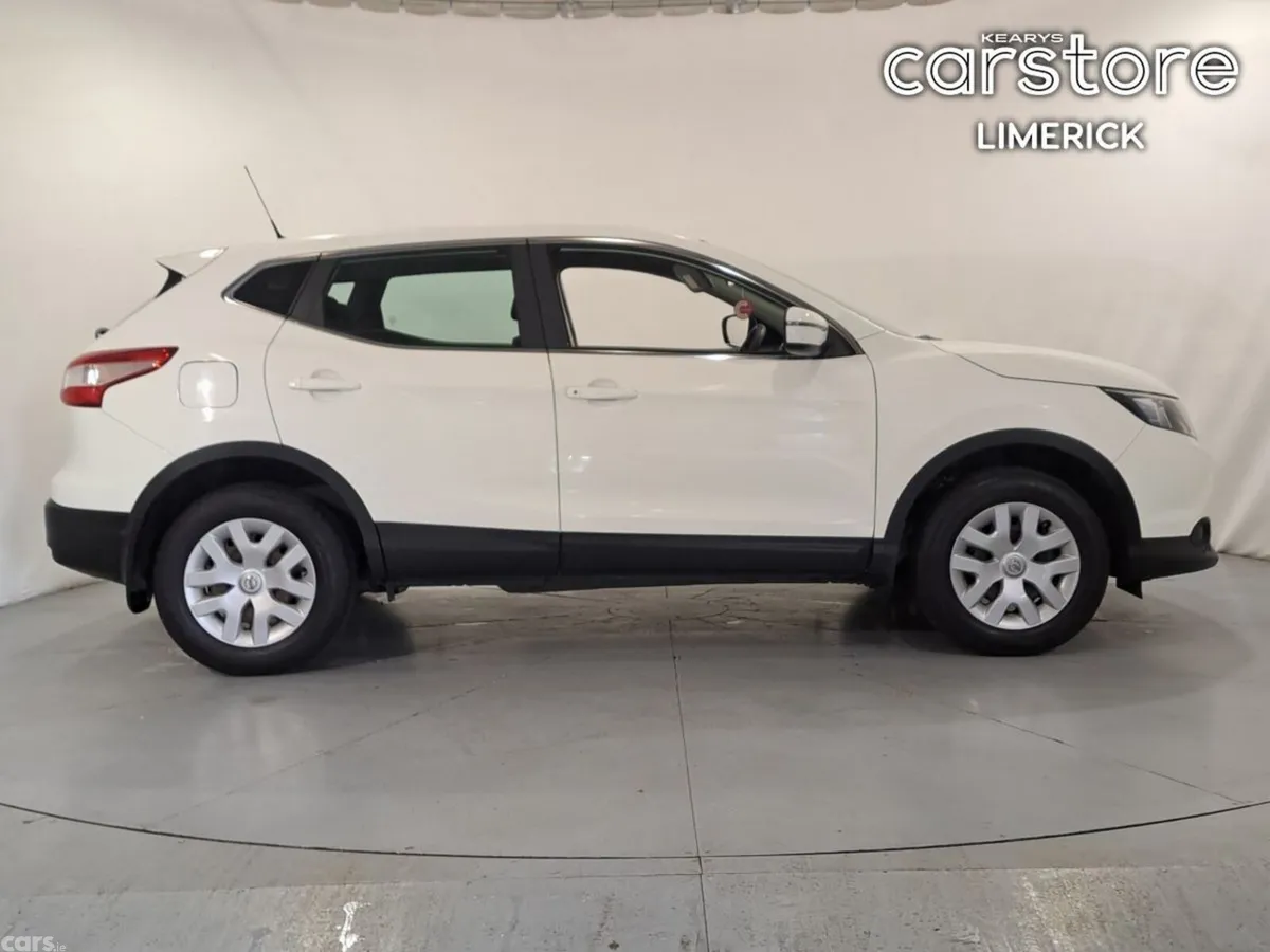 Nissan Qashqai SUV, Petrol, 2017, White
