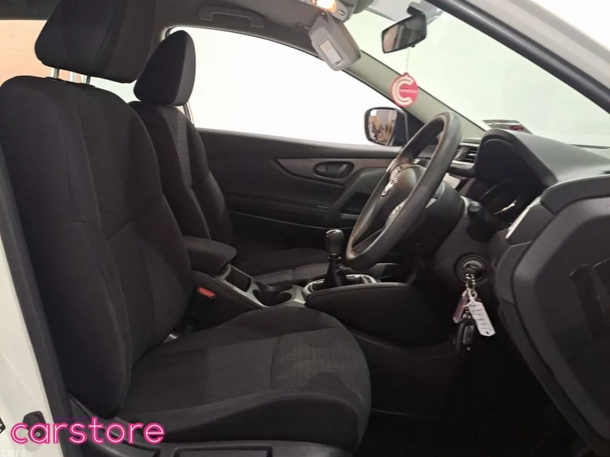 Nissan Qashqai SUV, Petrol, 2017, White