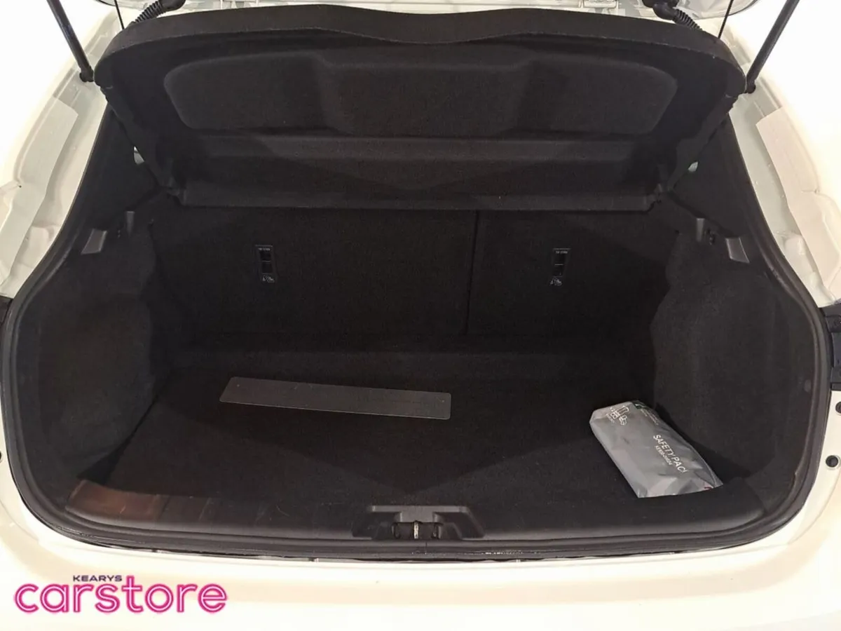 Nissan Qashqai SUV, Petrol, 2017, White