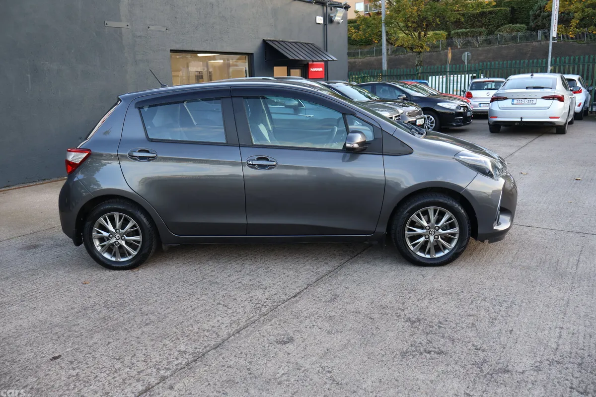 Toyota Yaris MPV, Petrol, 2019, Grey