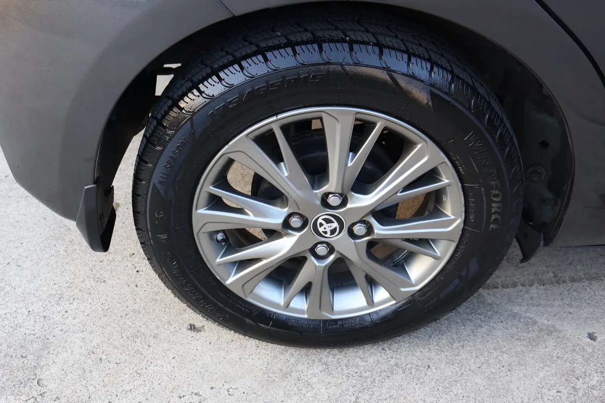 Toyota Yaris MPV, Petrol, 2019, Grey