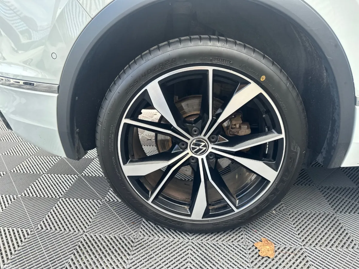 Volkswagen Tiguan Estate, Petrol Hybrid, 2023, White