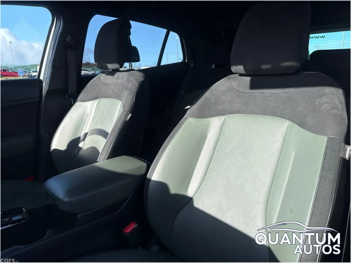 Kia Sportage SUV, Petrol Hybrid, 2024, White