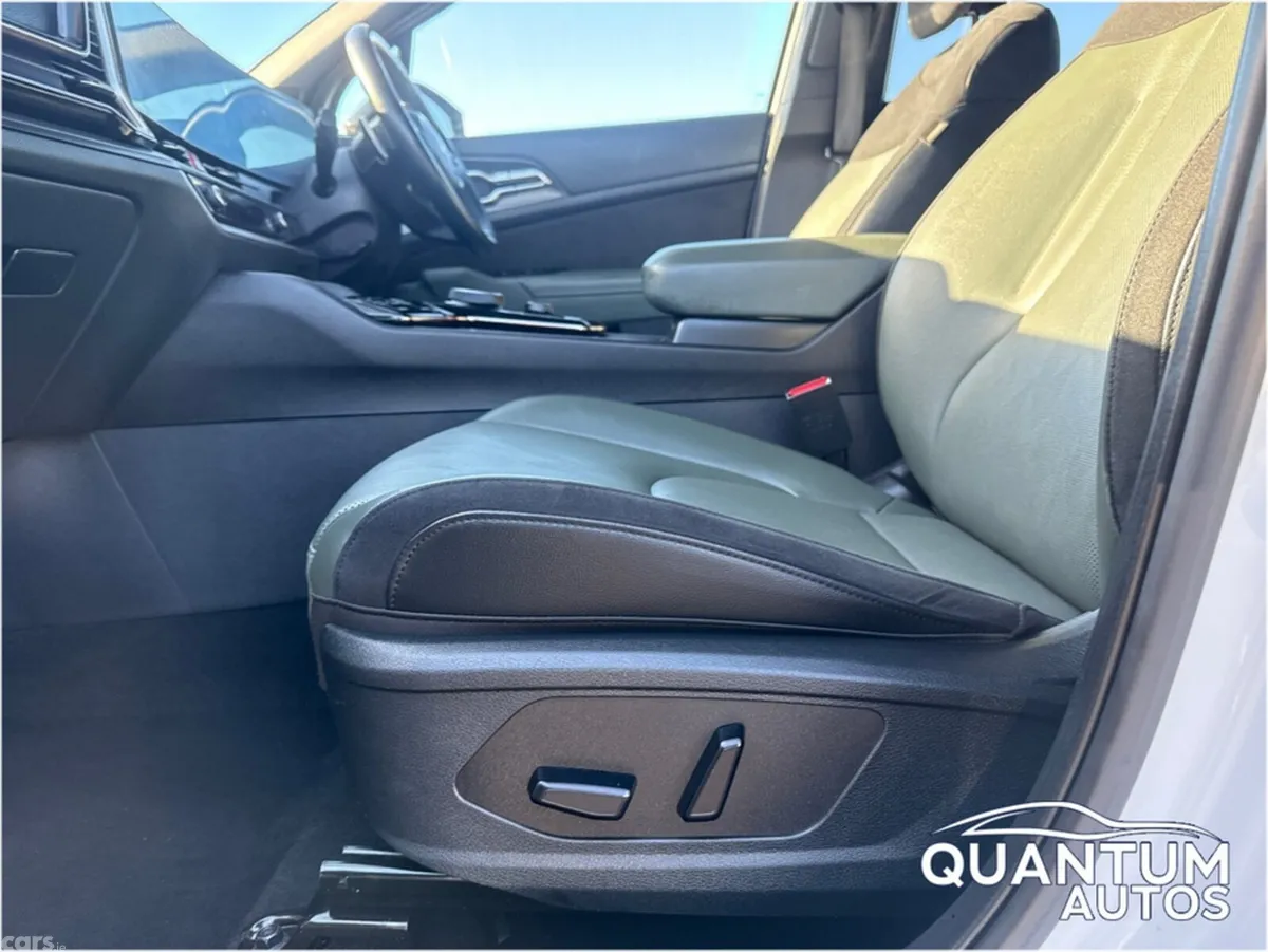 Kia Sportage SUV, Petrol Hybrid, 2024, White