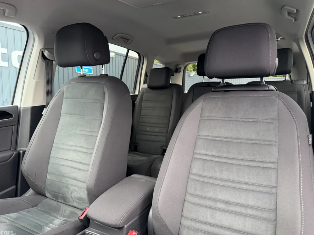 Volkswagen Touran MPV, Diesel, 2019, White