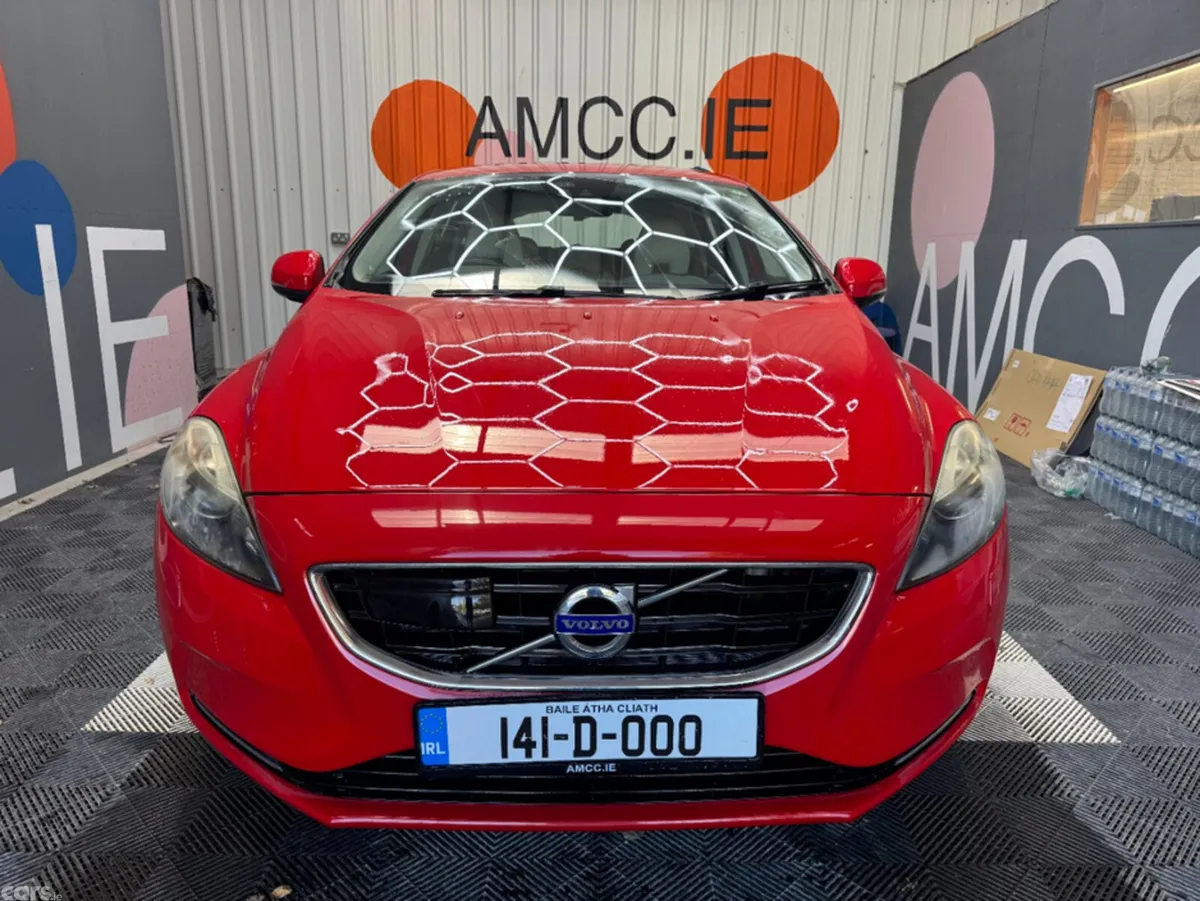 Volvo V40 Estate, Petrol, 2014, Red