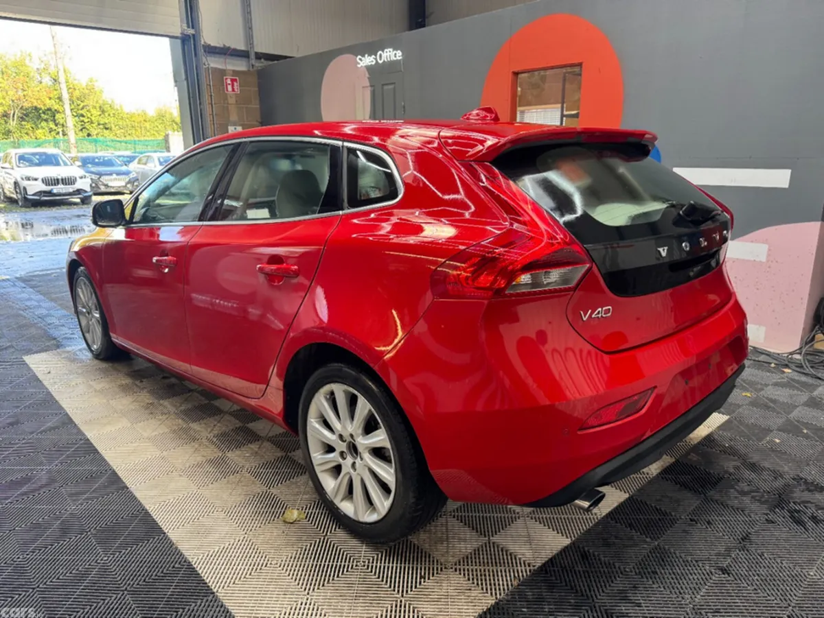 Volvo V40 Estate, Petrol, 2014, Red