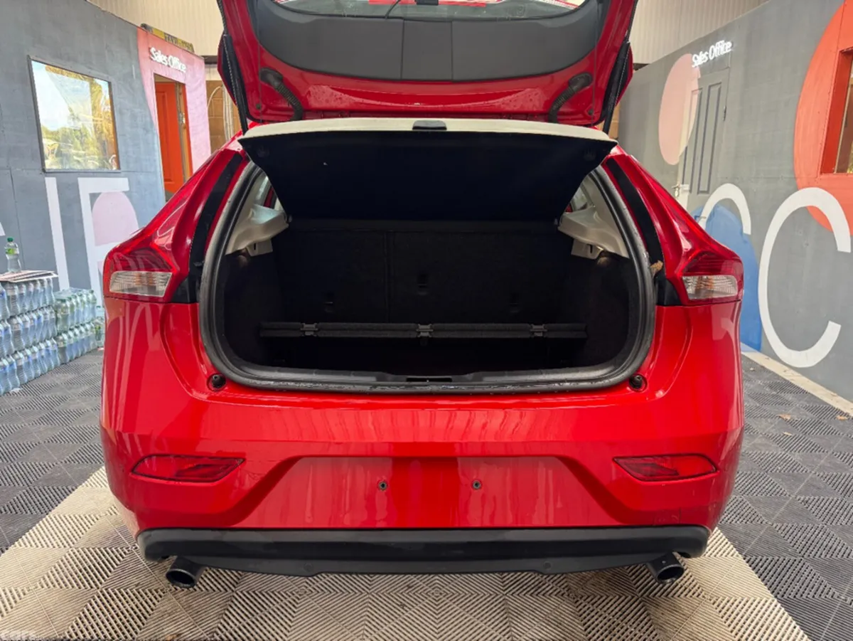 Volvo V40 Estate, Petrol, 2014, Red