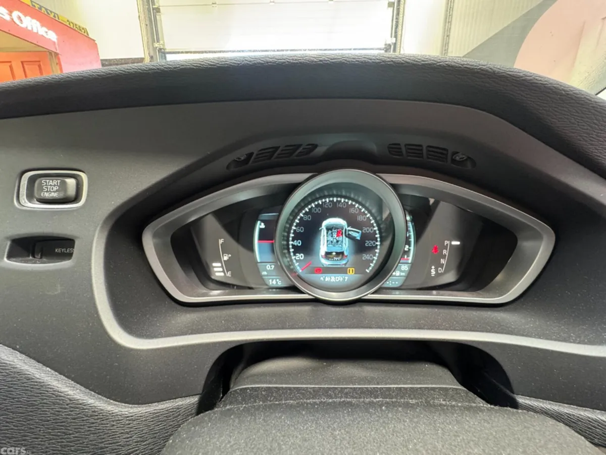 Volvo V40 Estate, Petrol, 2014, Red