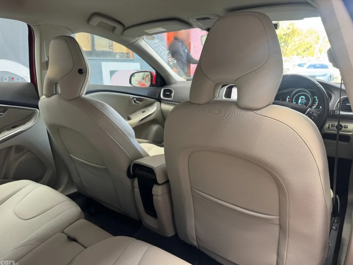 Volvo V40 Estate, Petrol, 2014, Red
