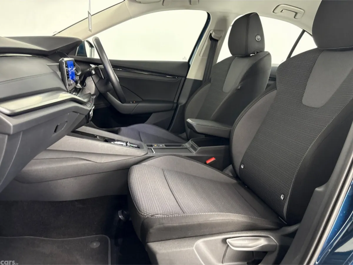 Skoda Octavia Saloon, Diesel, 2024, Blue