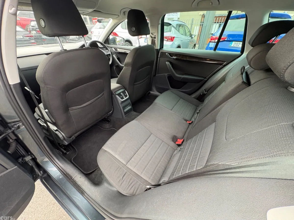 Skoda Octavia Estate, Diesel, 2016, Grey