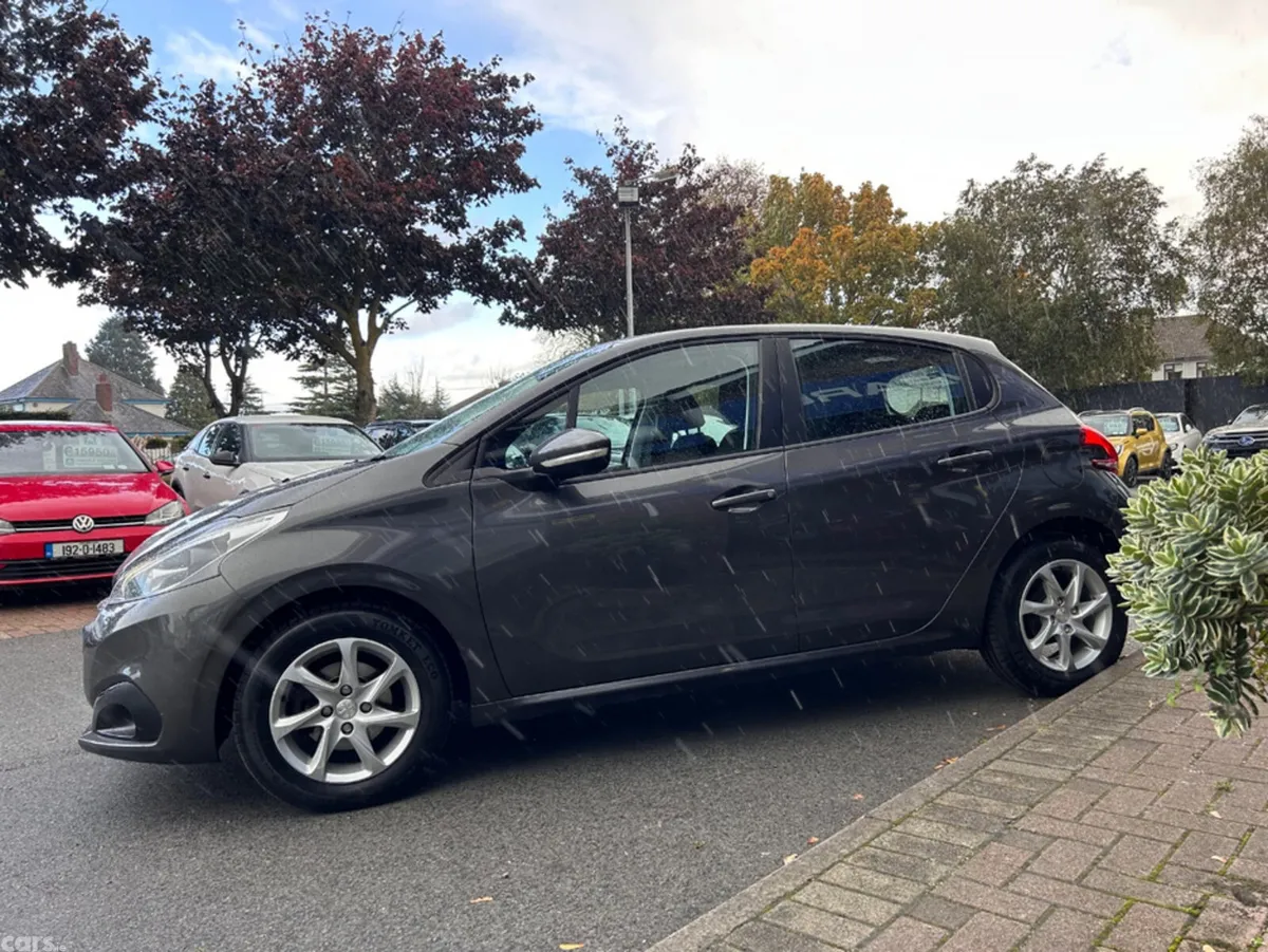 Peugeot 208 Hatchback, Petrol, 2019, Grey