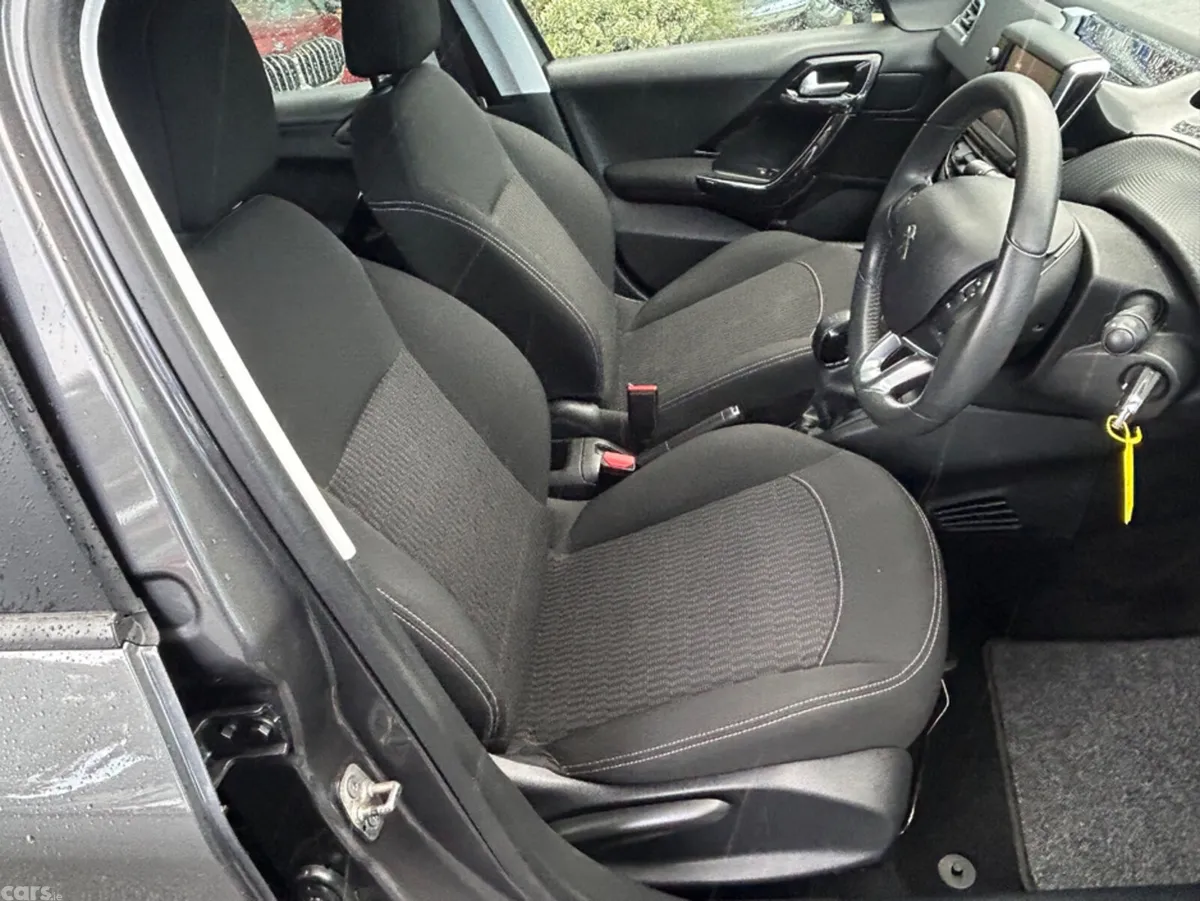 Peugeot 208 Hatchback, Petrol, 2019, Grey