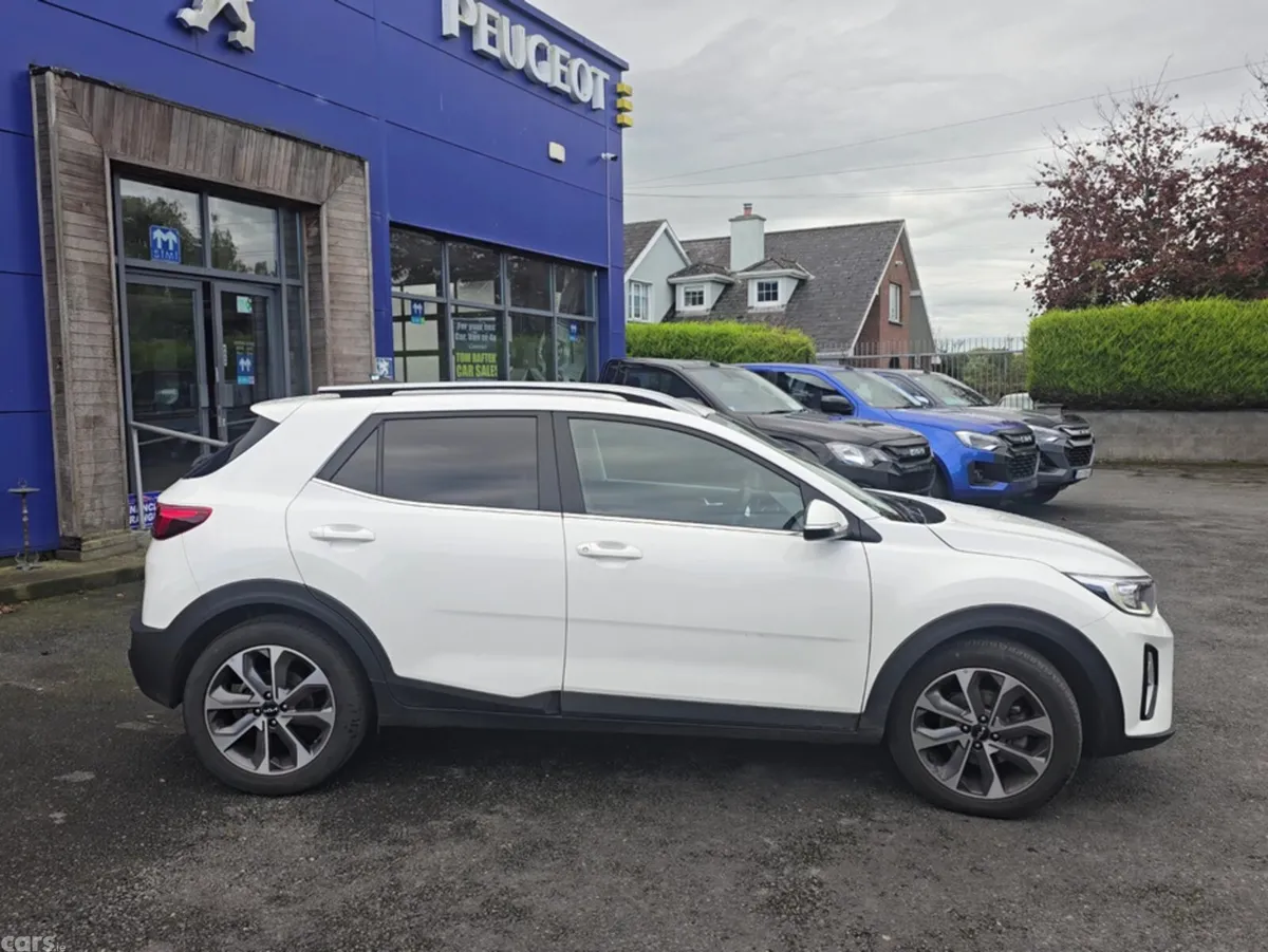 Kia Stonic SUV, Petrol Hybrid, 2026, White