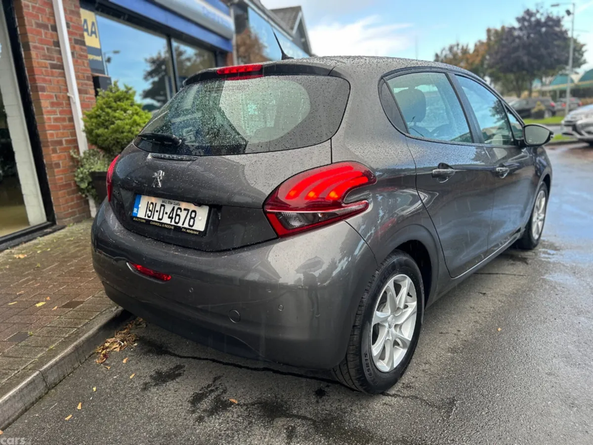 Peugeot 208 Hatchback, Petrol, 2019, Grey