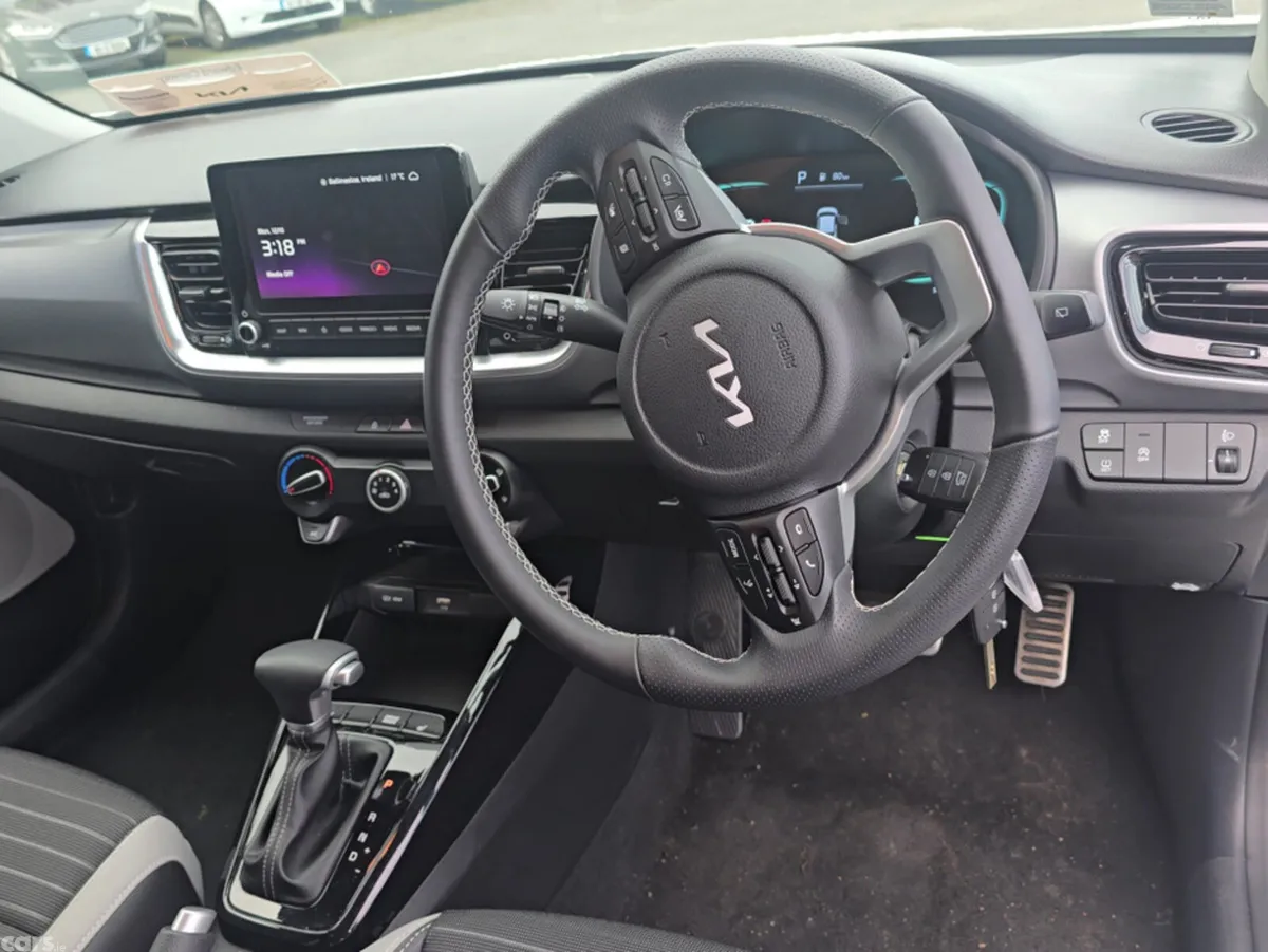 Kia Stonic SUV, Petrol Hybrid, 2026, White