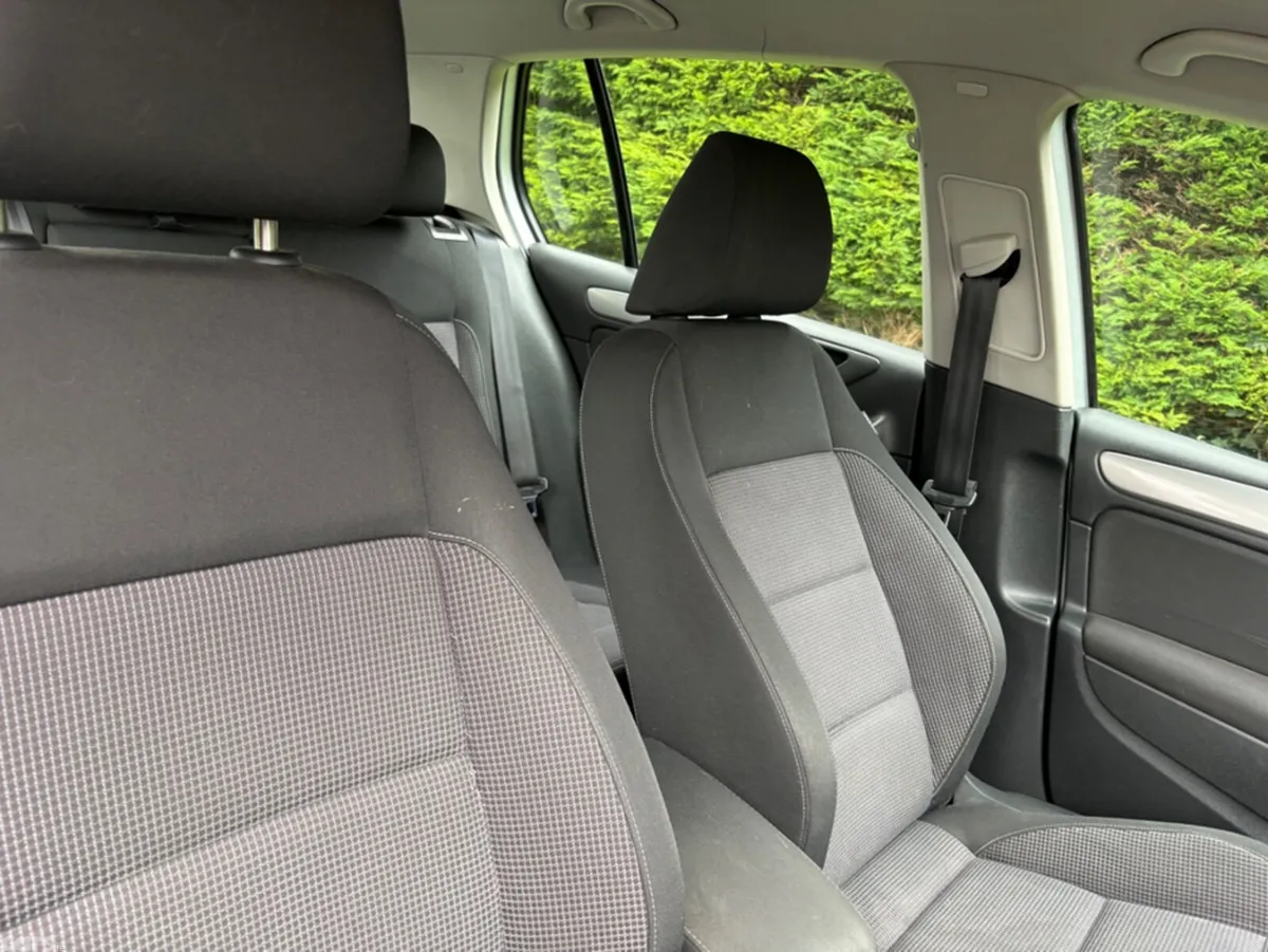 Volkswagen Golf Hatchback, Petrol, 2010, Silver
