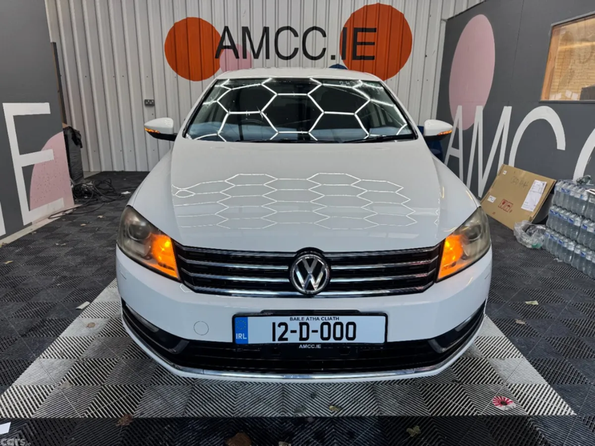 Volkswagen Passat Saloon, Petrol, 2012, White