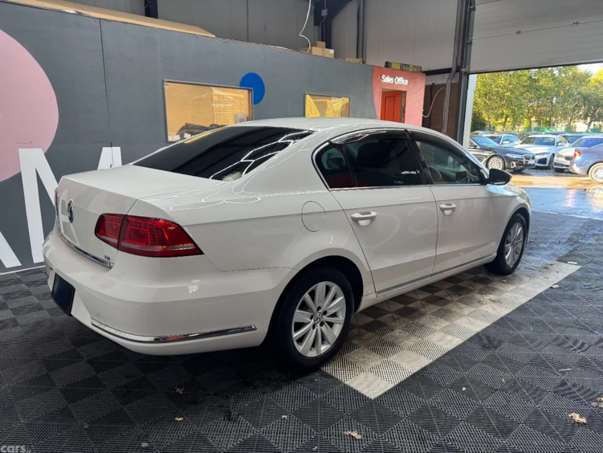 Volkswagen Passat Saloon, Petrol, 2012, White
