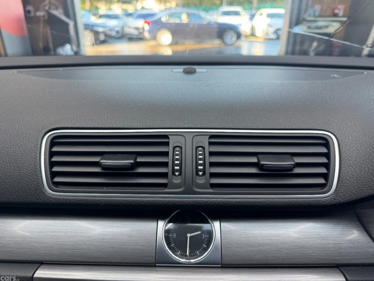 Volkswagen Passat Saloon, Petrol, 2012, White