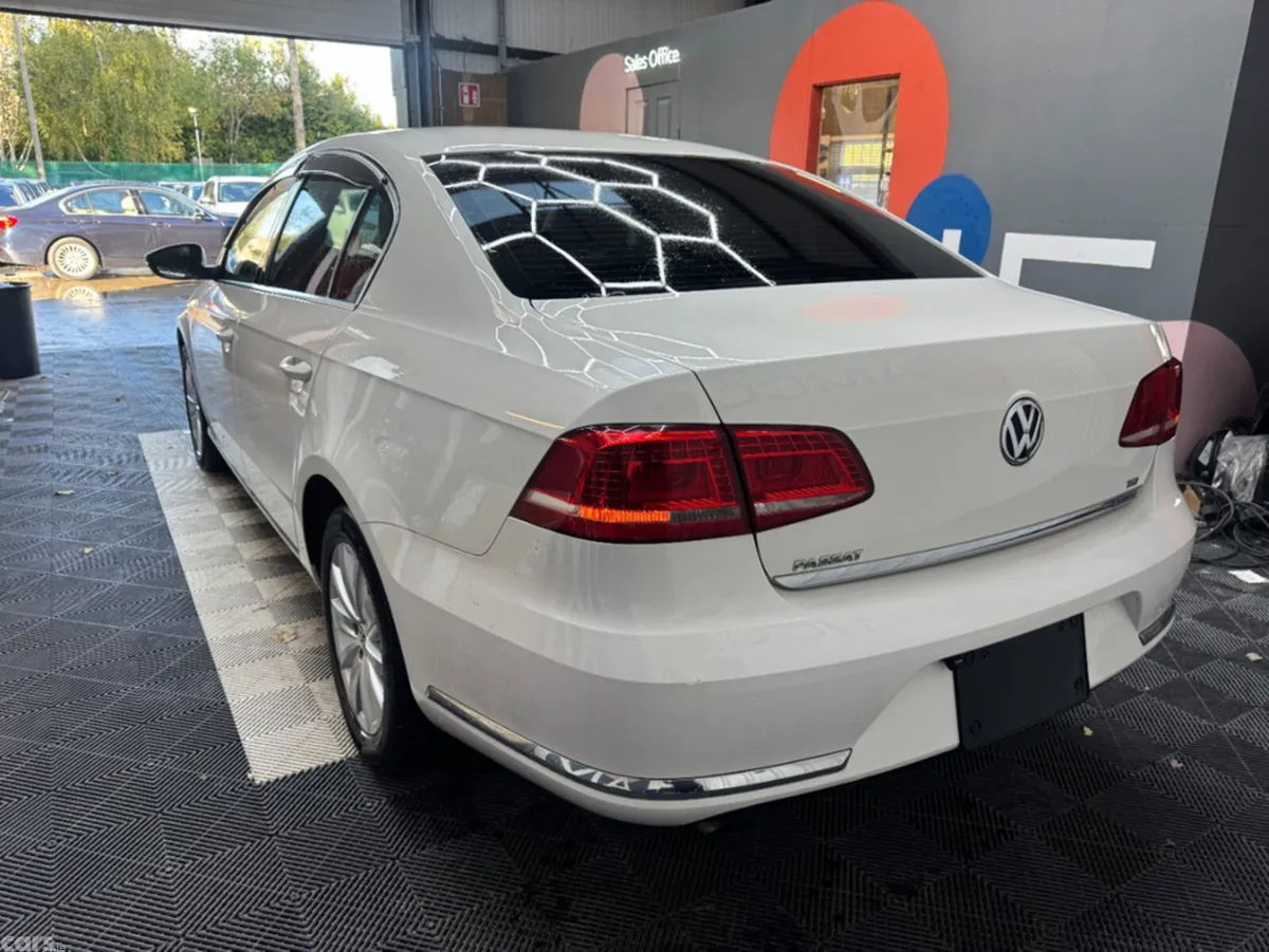 Volkswagen Passat Saloon, Petrol, 2012, White
