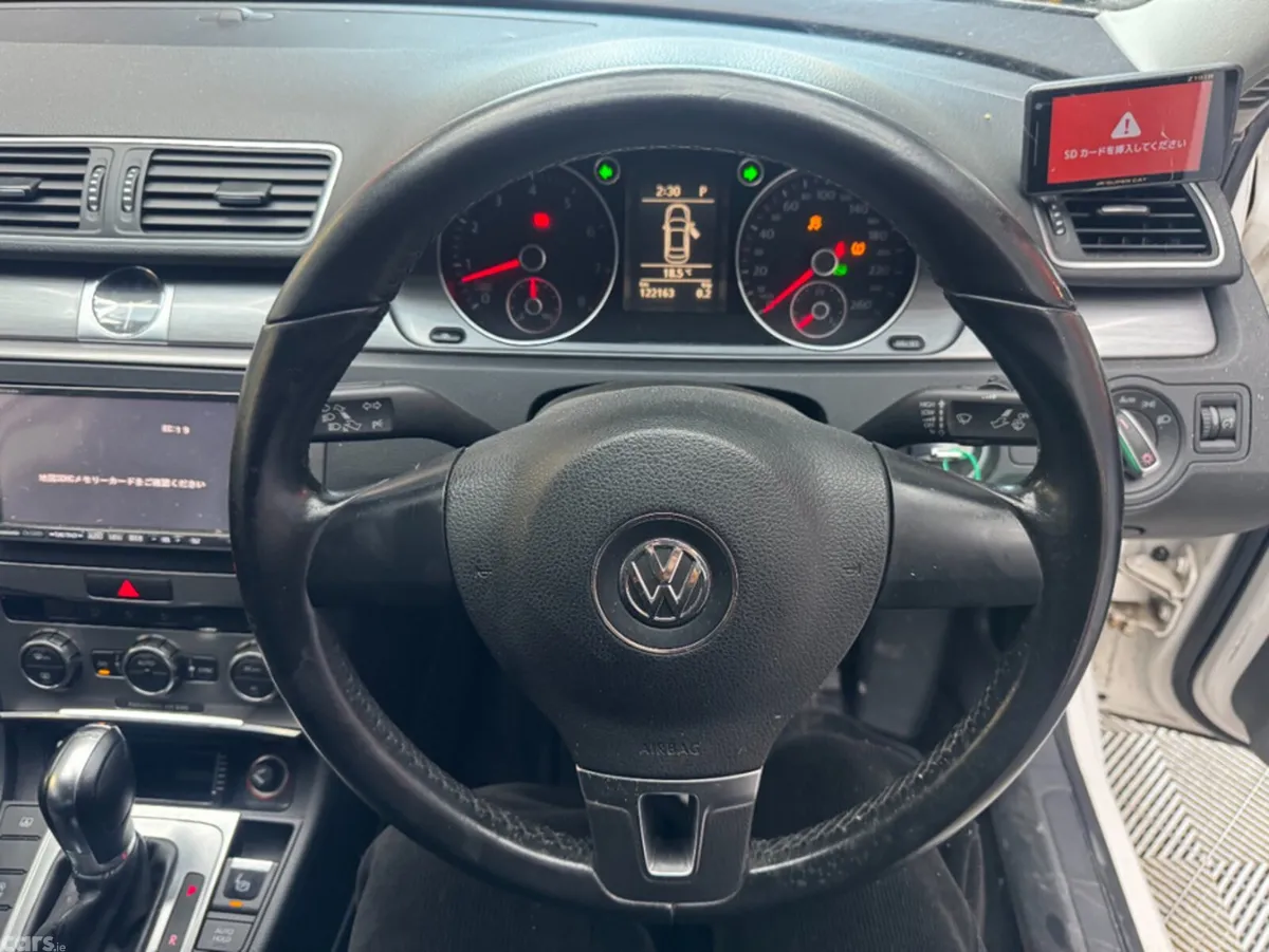 Volkswagen Passat Saloon, Petrol, 2012, White