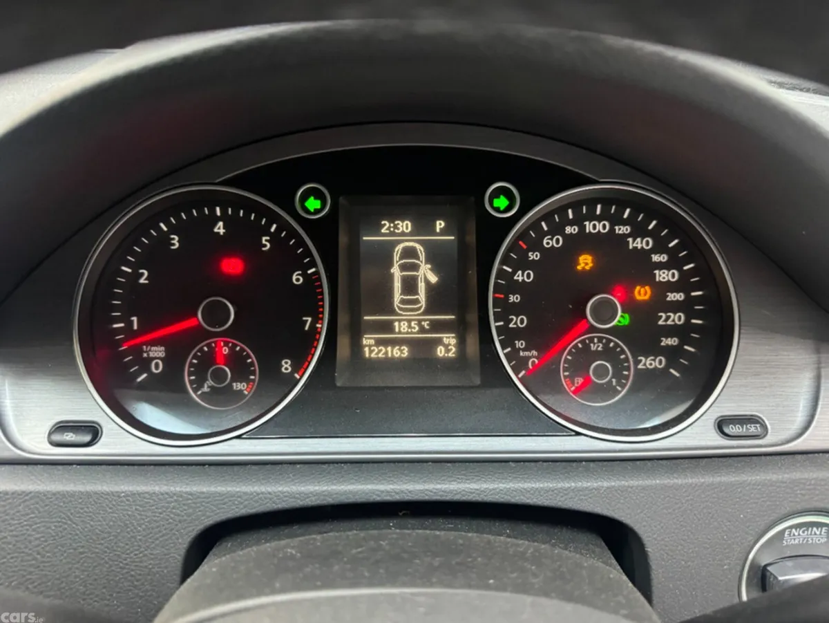 Volkswagen Passat Saloon, Petrol, 2012, White