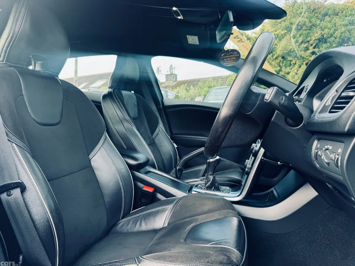 Volvo V40 Hatchback, Diesel, 2016, Grey