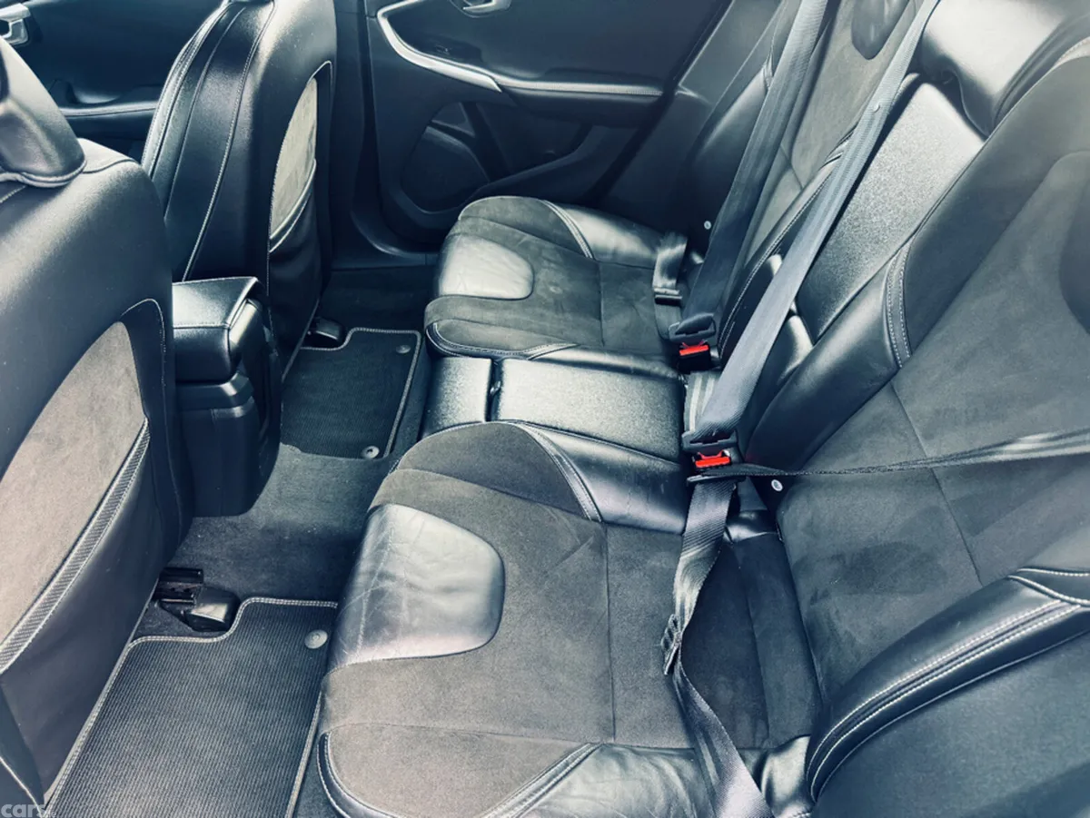 Volvo V40 Hatchback, Diesel, 2016, Grey