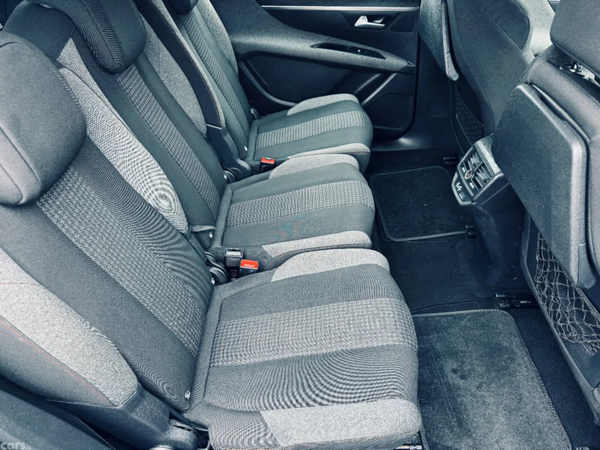 Peugeot 5008 MPV, Diesel, 2018, Grey