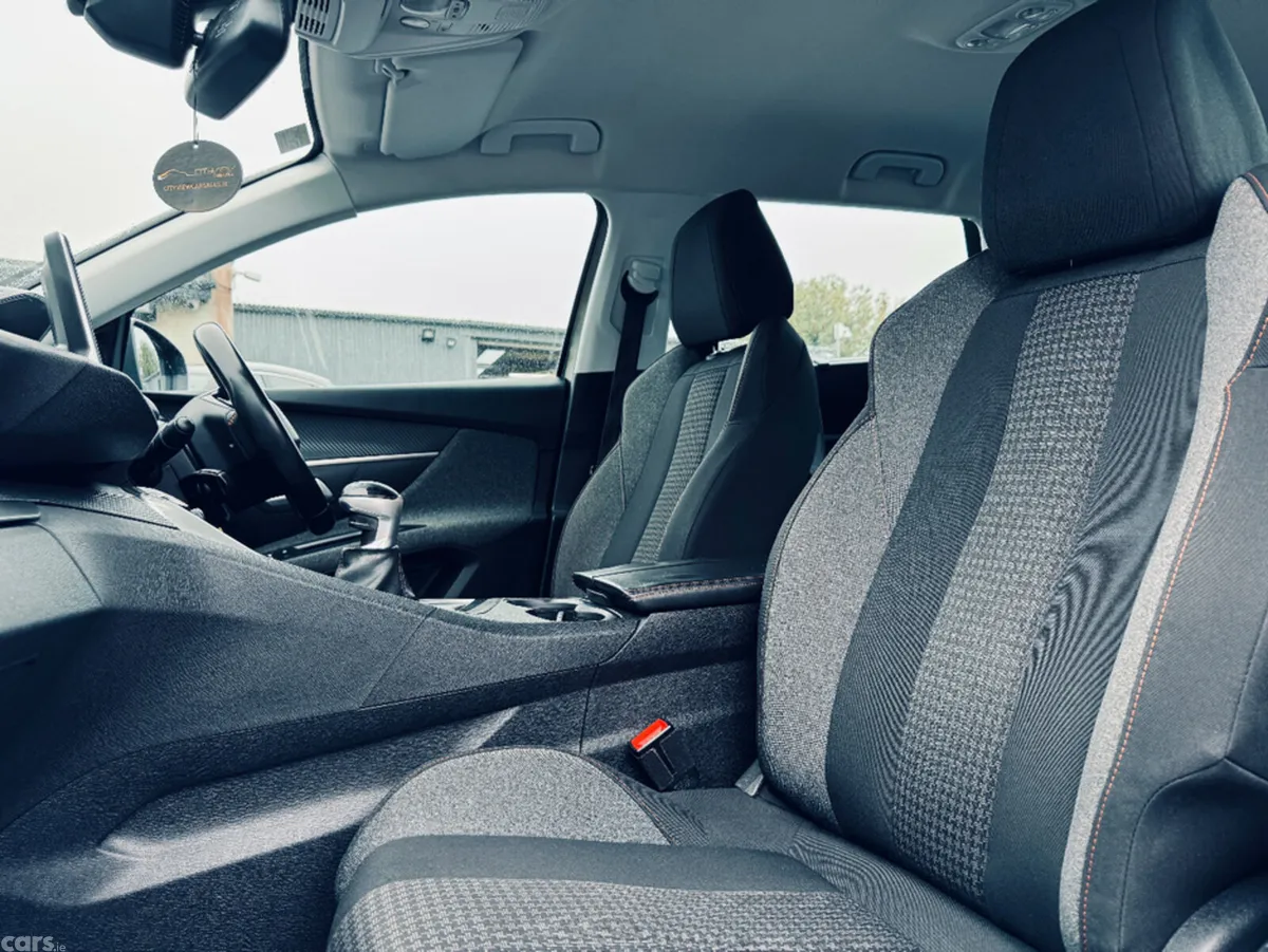 Peugeot 5008 MPV, Diesel, 2018, Grey