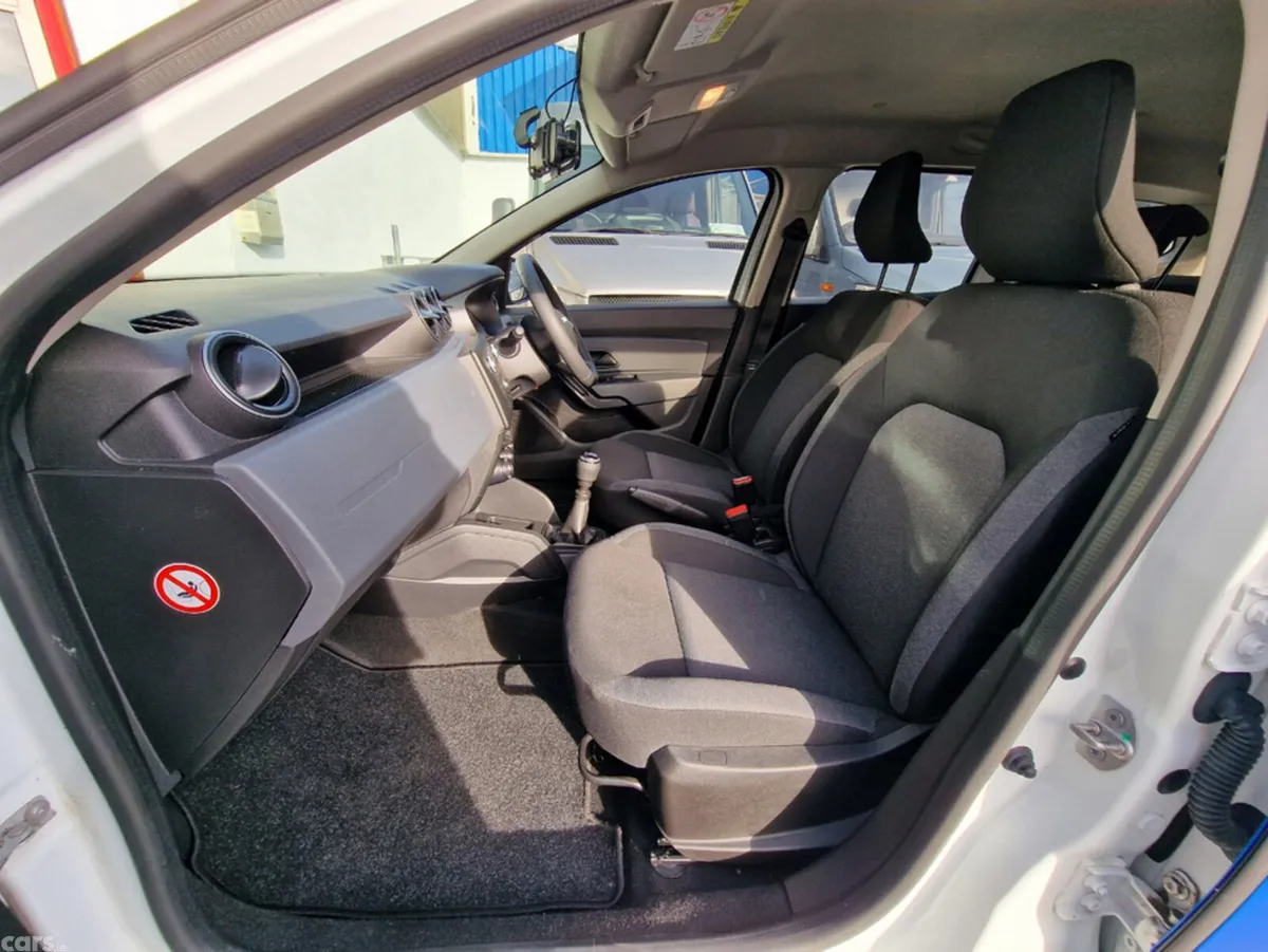 Dacia Duster MPV, Petrol, 2023, Blue