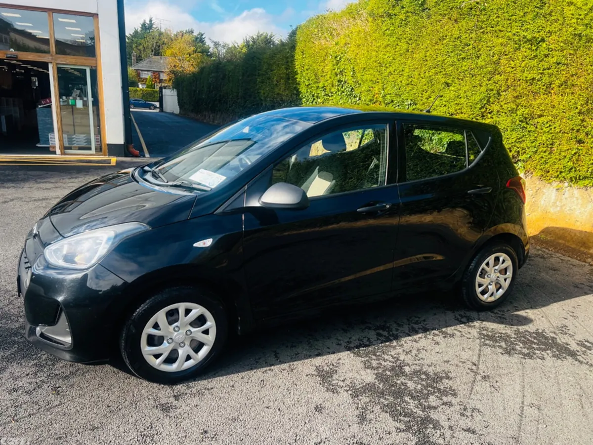 Hyundai i10 Hatchback, Petrol, 2017, Black