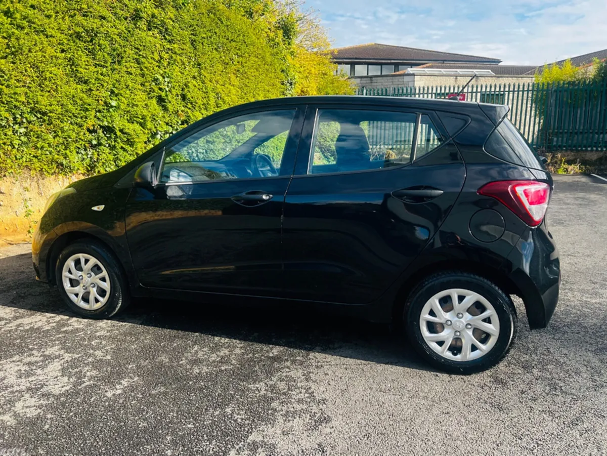 Hyundai i10 Hatchback, Petrol, 2017, Black