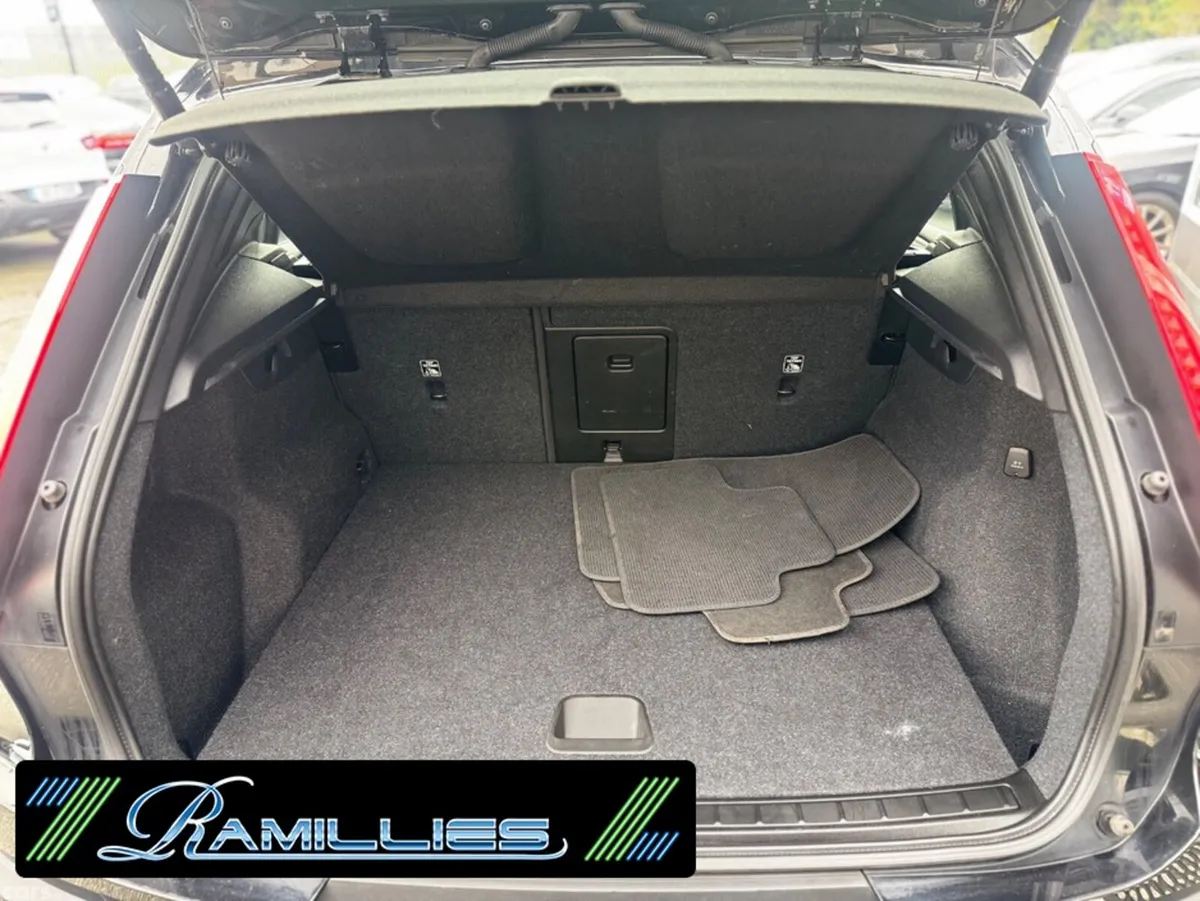 Volvo XC40 Estate, Petrol Plug-in Hybrid, 2023, Black