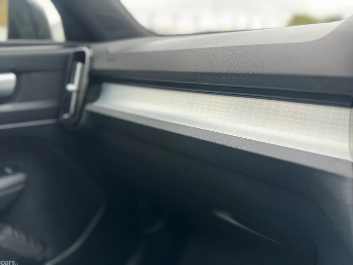 Volvo XC40 Estate, Petrol Plug-in Hybrid, 2023, Black