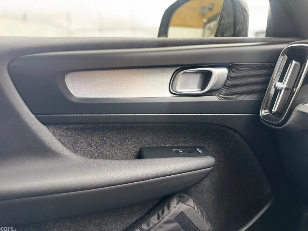 Volvo XC40 Estate, Petrol Plug-in Hybrid, 2023, Black