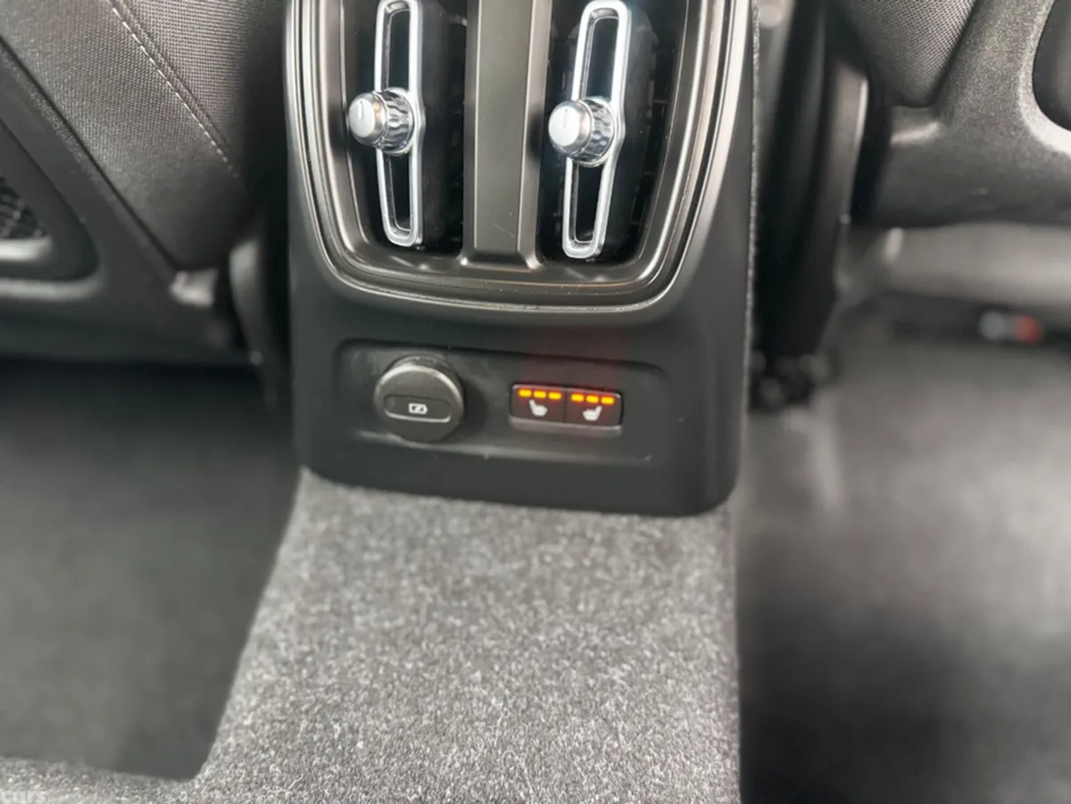 Volvo XC40 Estate, Petrol Plug-in Hybrid, 2023, Black