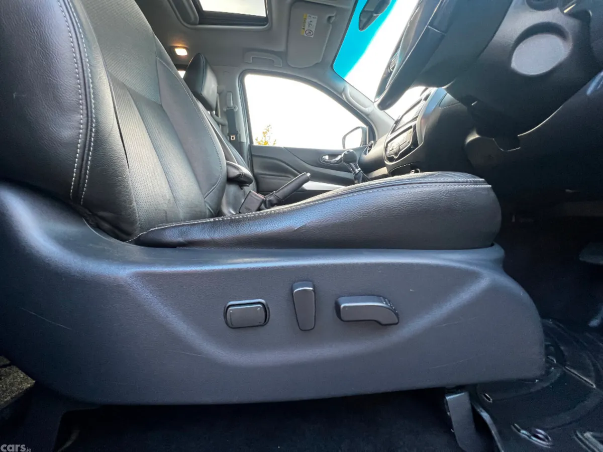 Nissan Navara Pick Up, Diesel, 2016, Grey